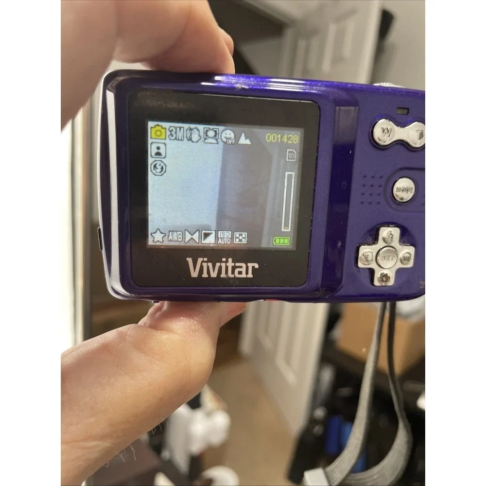 Vivitar ViviCam 7022 Digital Camera 7.1MP 4x Zoom+Battery+SD Card-TESTED